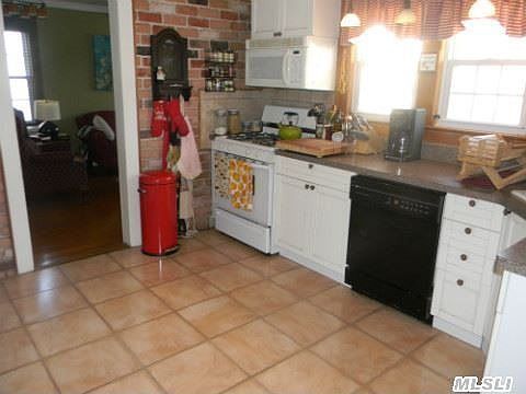 5th image of 2857 Royal St
