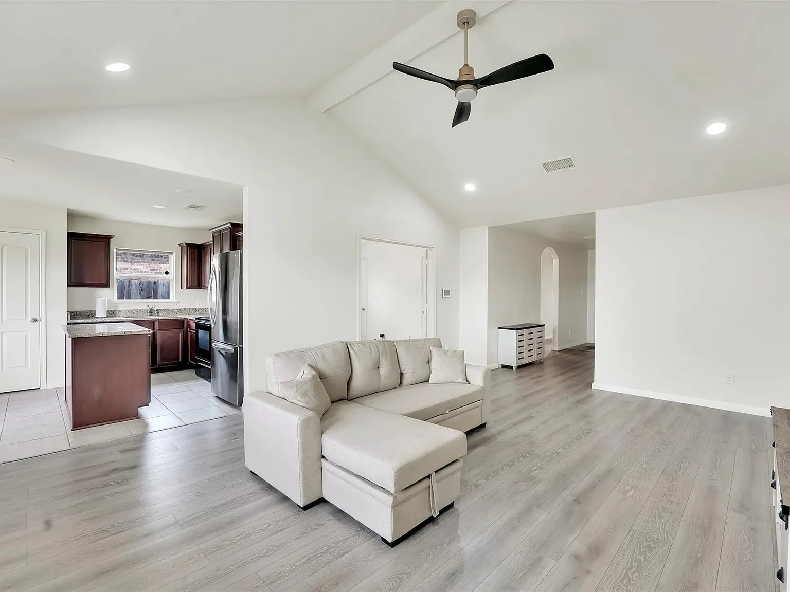 4 bed, 1661 sqft, $2,200 — Photo 4