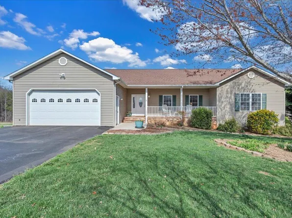 1410 Savanna Hills Dr, Moneta, VA 24121