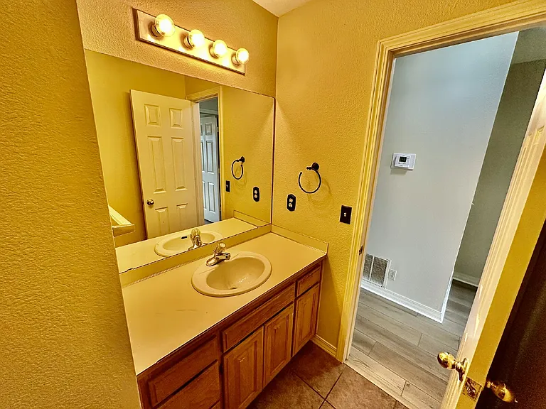 2311 W Willow St — Photo 23