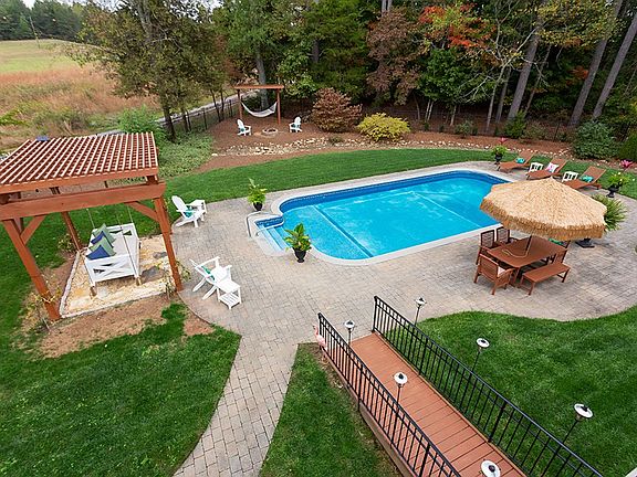 2nd image of 5704 Avenwood Cir NW