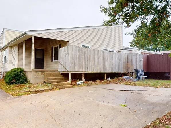 1213A Elm Hills Blvd, Sedalia, MO 65301