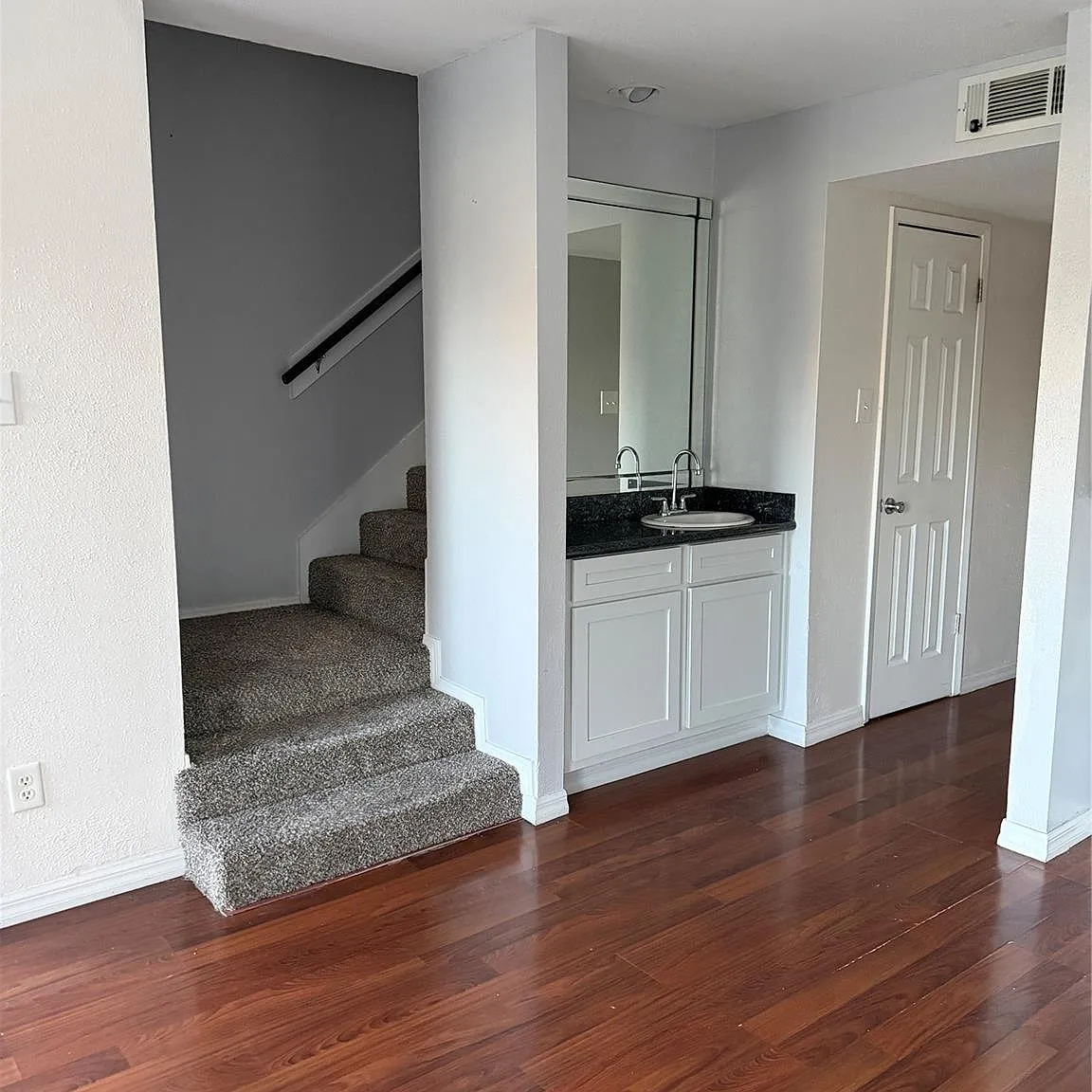 2 bed, 2.0 bath, 1286 sqft, $1,550 — Photo 2