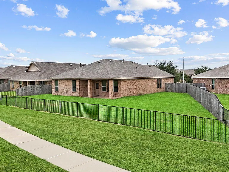 23607 Legano Dr — Photo 42