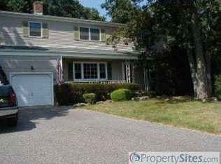 91 Woodlawn Ave, East Moriches, NY