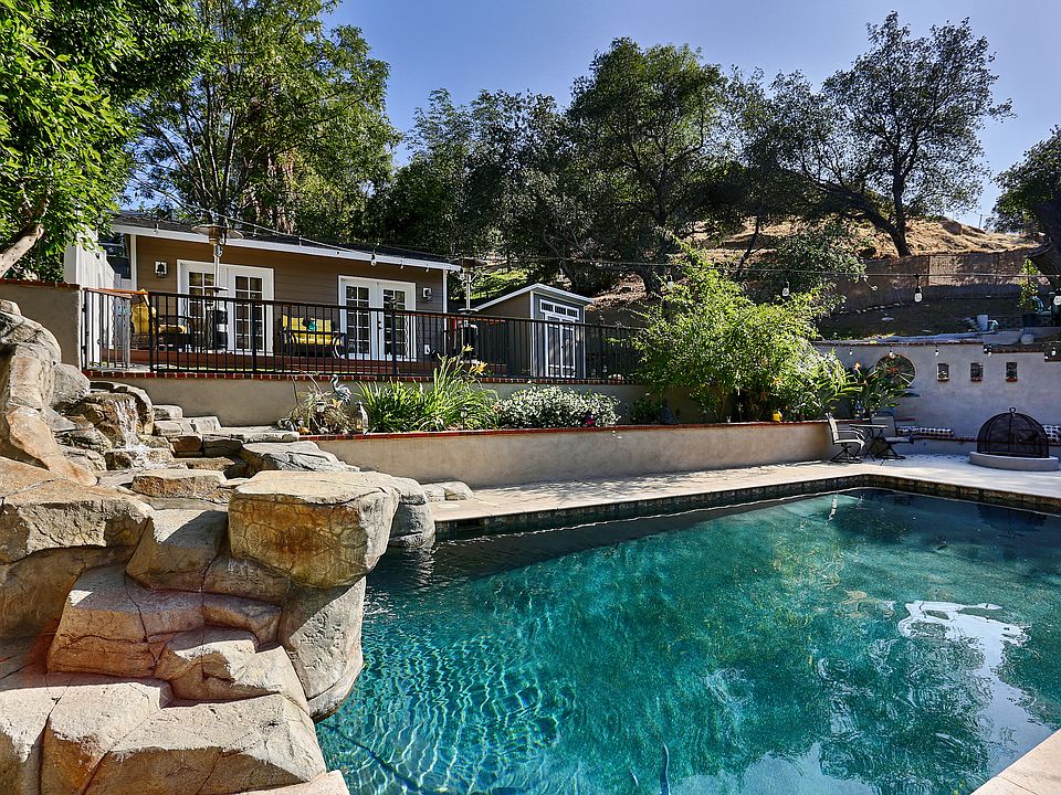 1st image of 9772 Sunland Blvd.