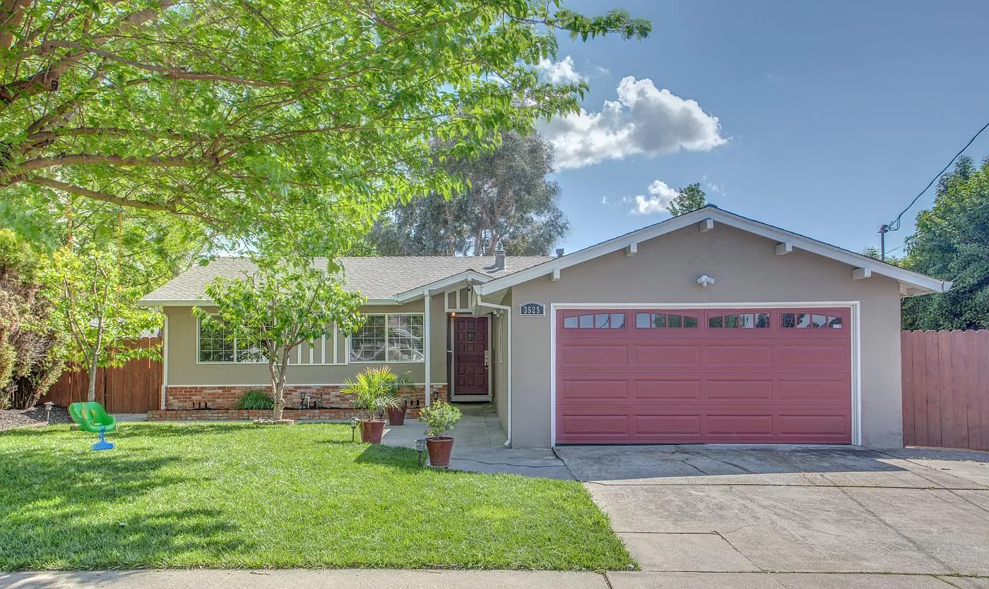 3525 Esperanza Dr photo 1