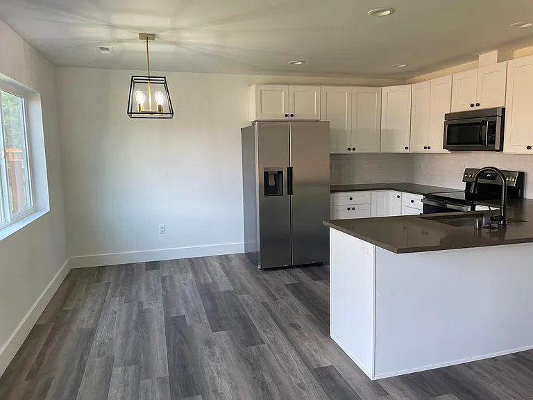 1008 W Charlotte St — Photo 4