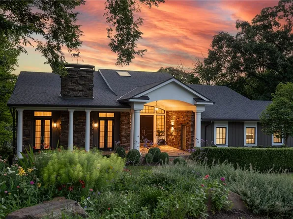 2627 N Sherwood Ln, Fayetteville, AR 72703