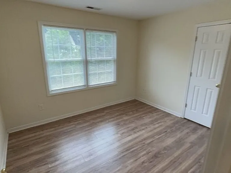 202 Heartwood Xing — Photo 8