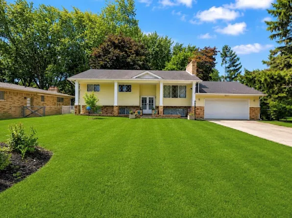 38185 Willowmere St, Harrison Township, MI 48045