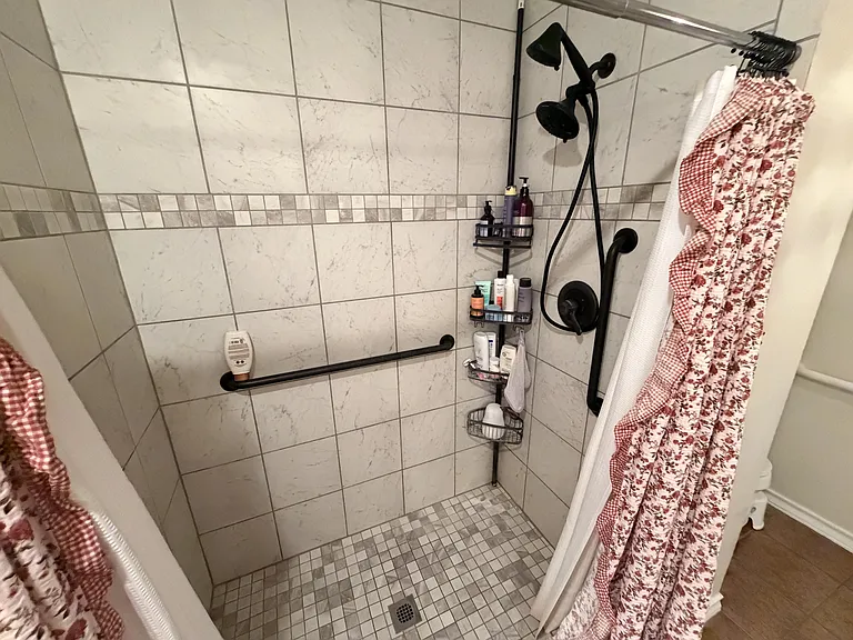 2601 Oxford Ave — Photo 22