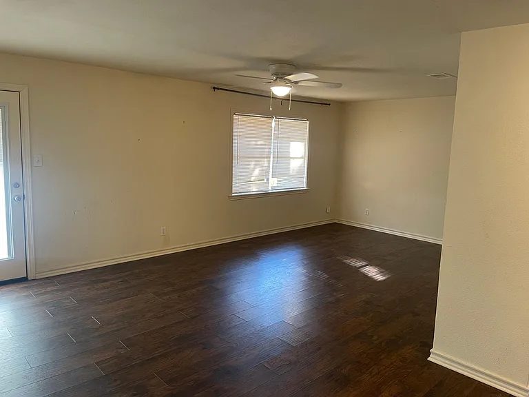 112 Medina Dr — Photo 5