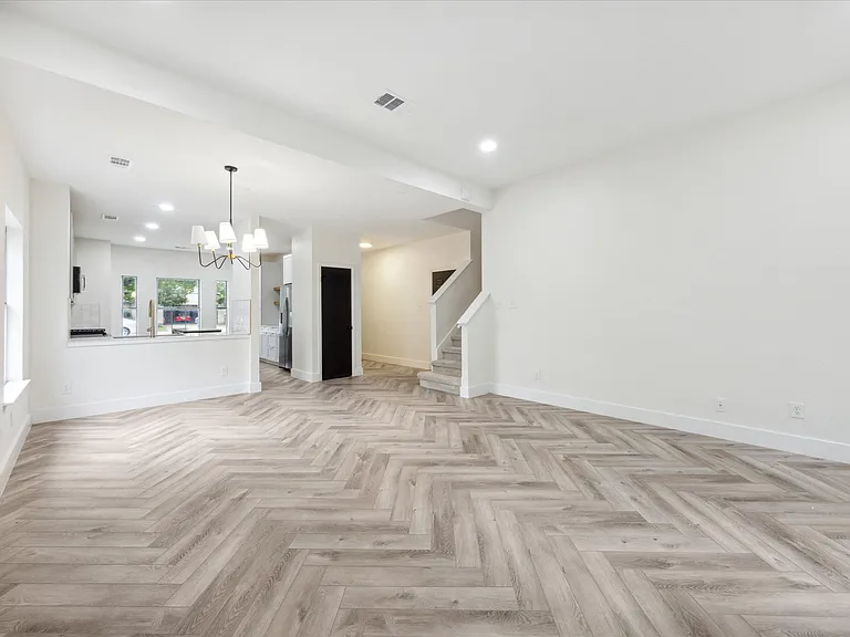 211 N Blue Ridge Pkwy — Photo 4