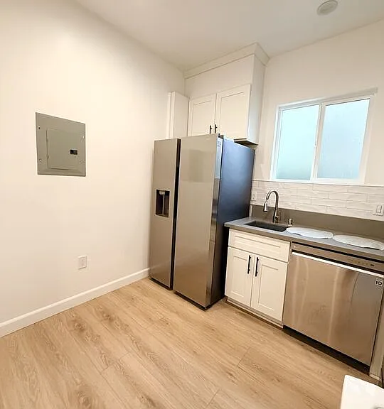 816 1/2 N McCadden Pl — Photo 8