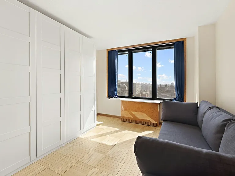330 E 38th St #35D — Photo 12