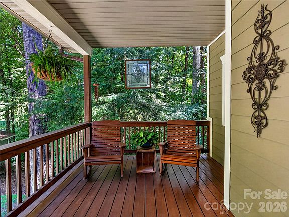 5th image of 427 Locust Dr