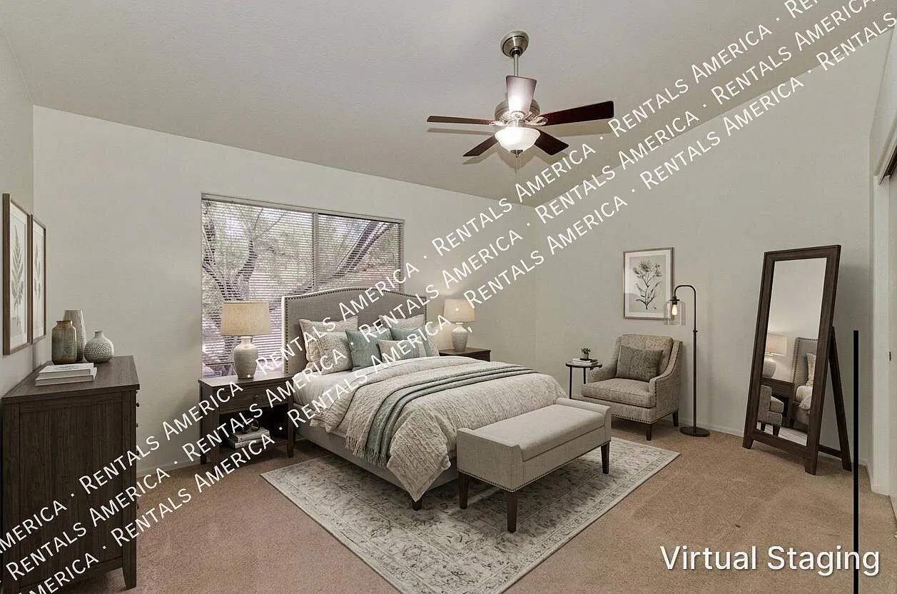 Wow! 3 bedroom/2 bath home on large corner lot! — Photo 3