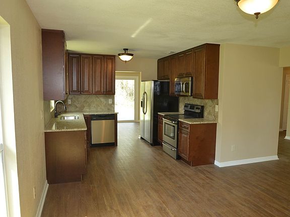 3rd image of 95 Farragut Dr
