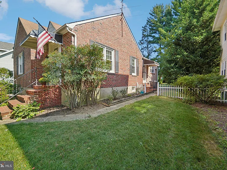204 Glenmore Ave — Photo 23