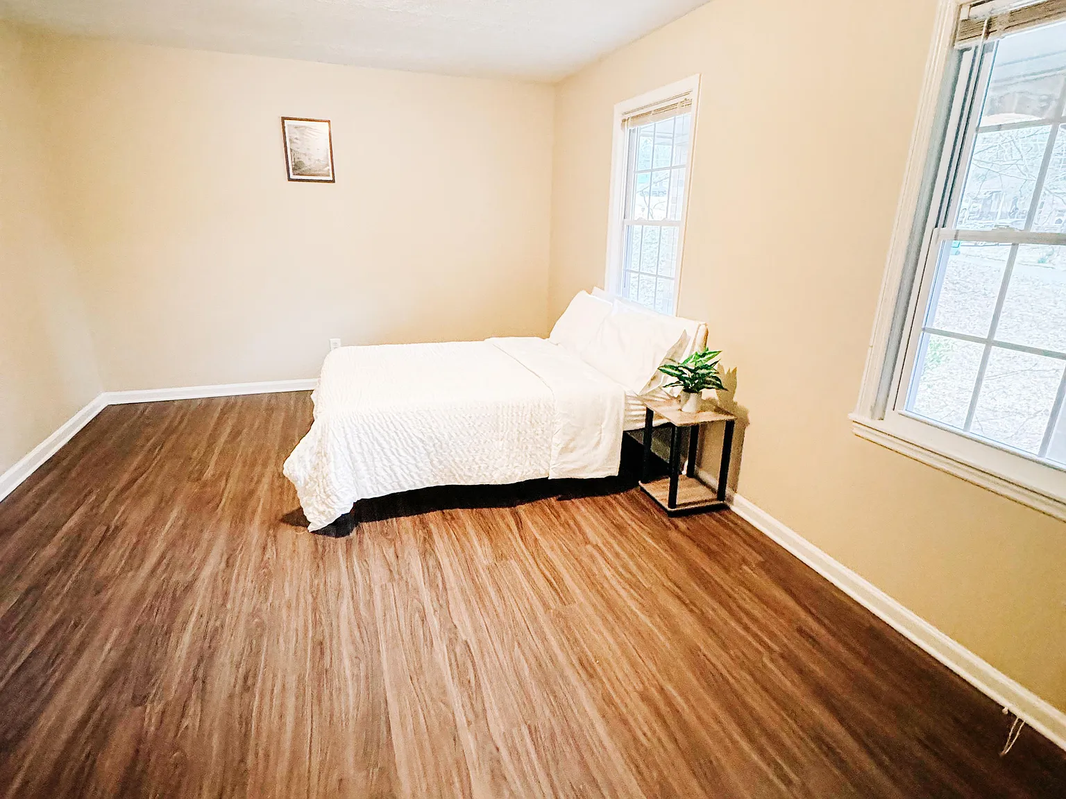4 bed, 4.0 bath, 2700 sqft, $750 — Photo 2