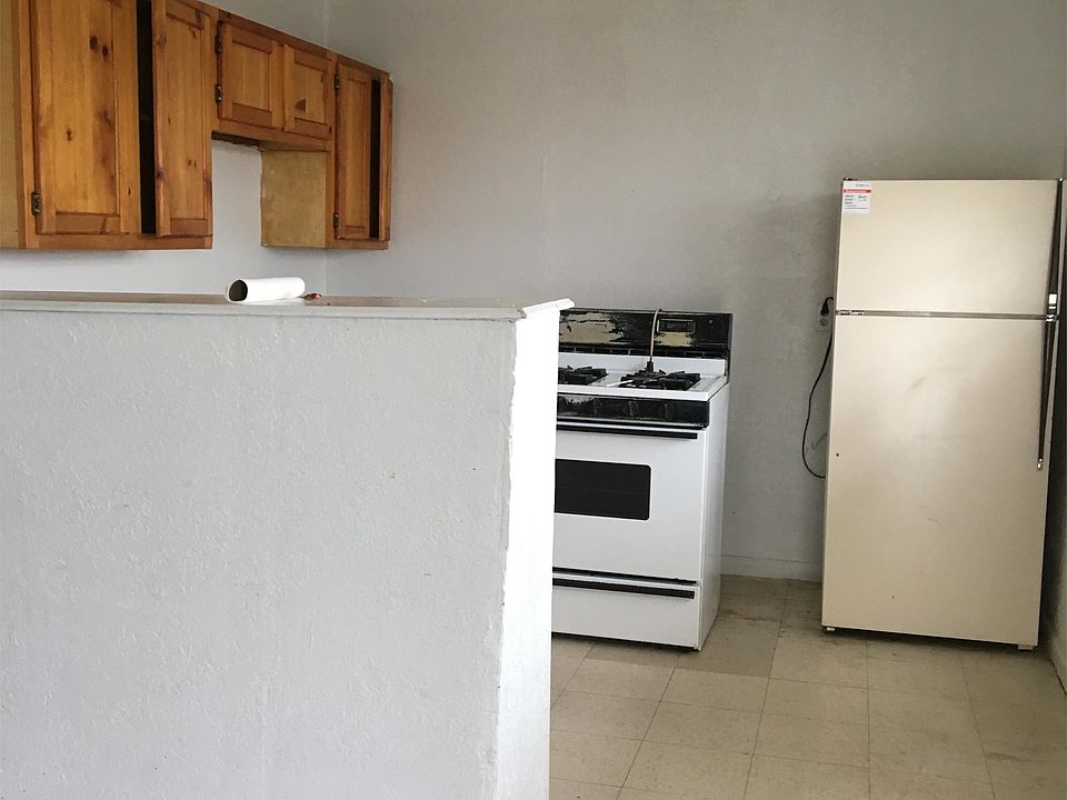 1st image of 821 Evergreen St APT 1