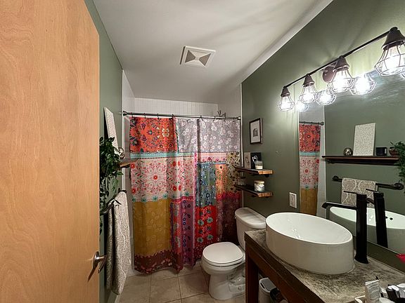 Main bathroom, First floor