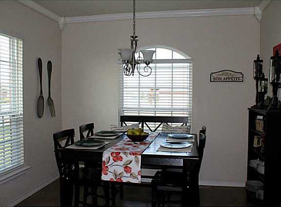 4th image of 2047 Bradford Ave