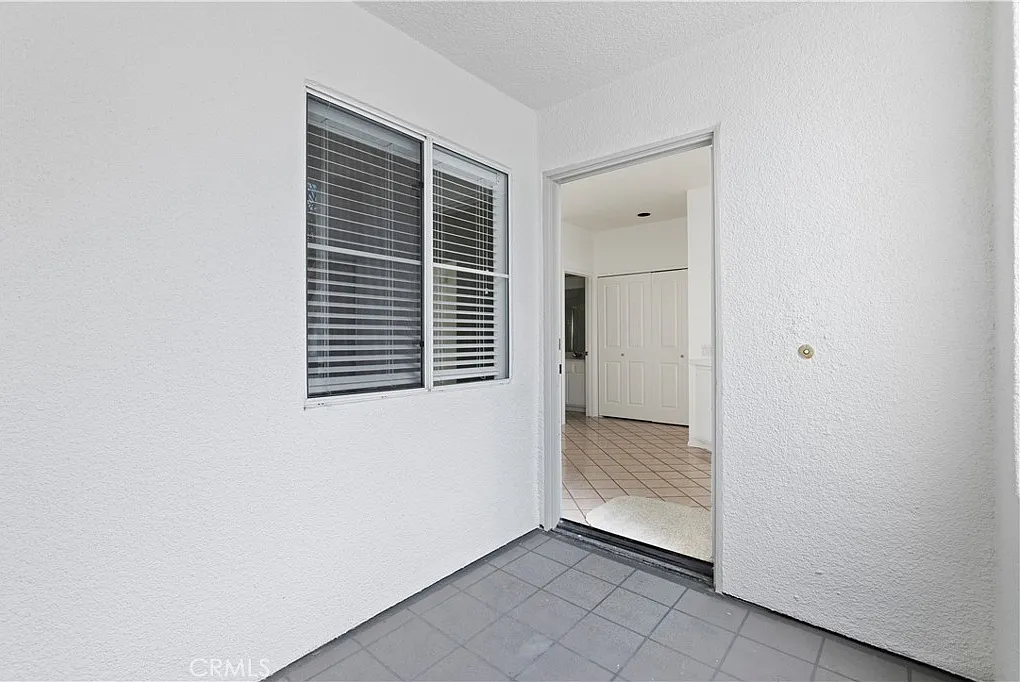 2 bed, 1120 sqft, $3,900 — Photo 2