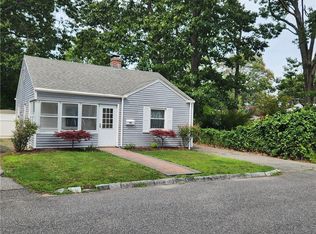 93 Pine Crest Dr, Riverside, RI 02915