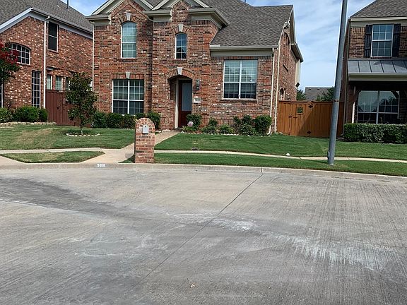 Main with cul de sac.