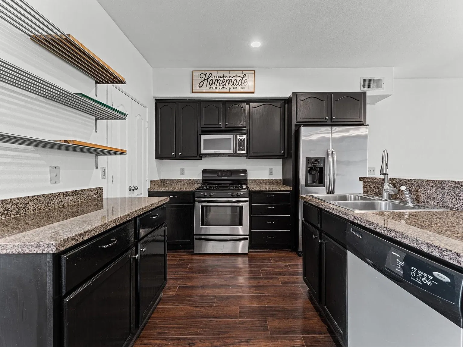1602 Elgin St — Photo 4