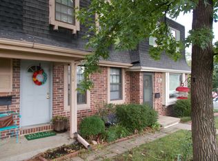 8902 Pflumm Rd, Lenexa, KS 66215