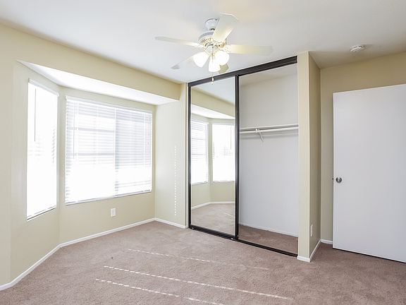5th image of 906 W 59th St
