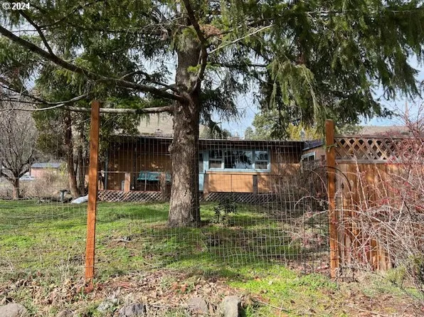 1202 Oak St, La Grande, OR 97850