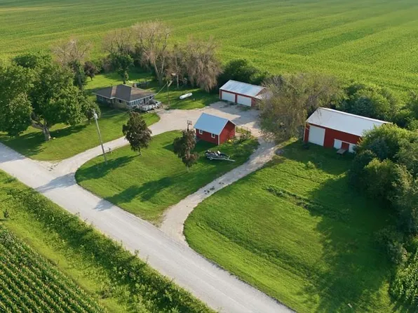 1423 Dakota Ave, Clare, IA 50524