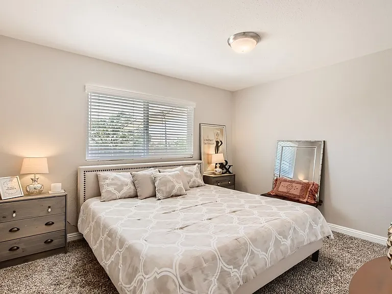 749 Sherwood Dr — Photo 5