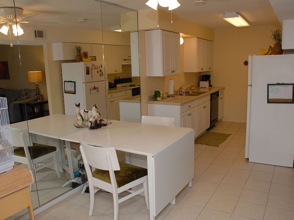 2nd image of 9547 University Ave APT 19