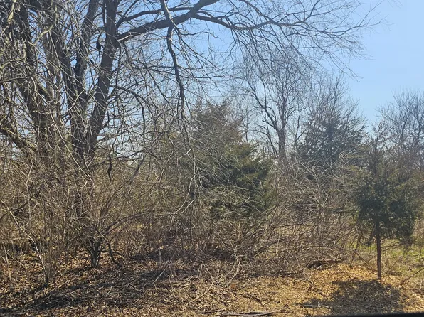 306 Platte Dr, Dixon, IL 61021