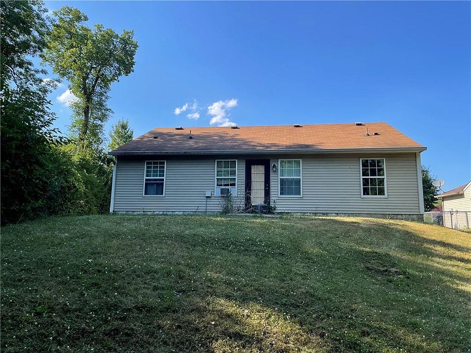 2nd image of 999 Creekwood Ln