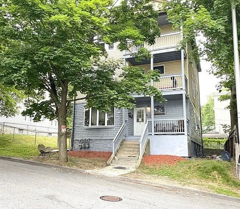 1st image of 11 Leon St
