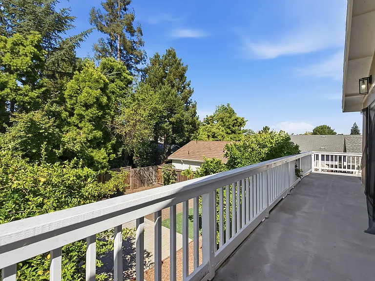 1162 Davis St — Photo 4