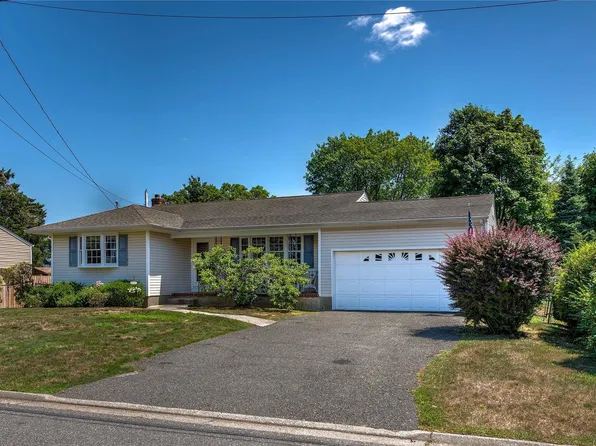 85 Jenkins Avenue, North Babylon, NY 11703