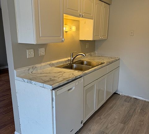 3rd image of 1206 Quincy Ct #1206