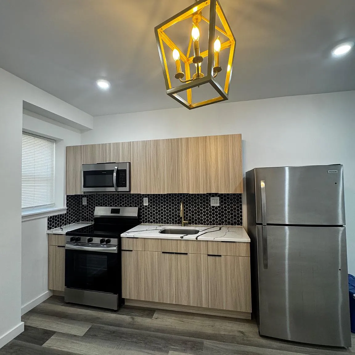 2 bed, 1.0 bath, 1050 sqft, $1,450 — Photo 2