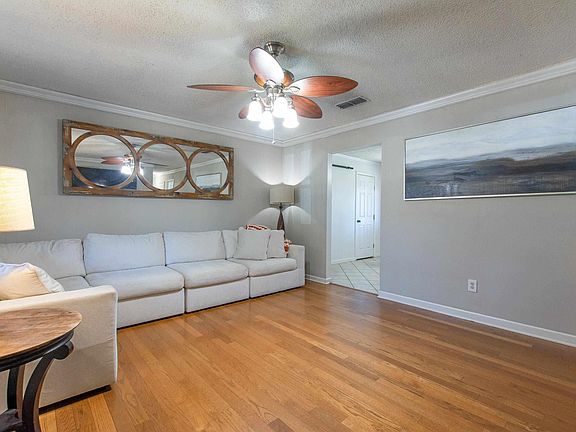 3rd image of 987 Joyce Dr