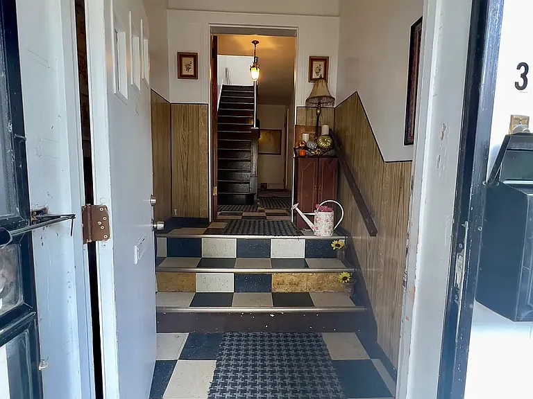 32-28 54th St #BASEMENT — Photo 2