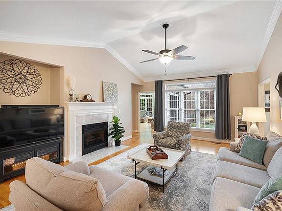 5th image of 299 Ridge Dr