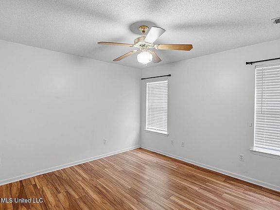 4th image of 10742 Pecan View Dr