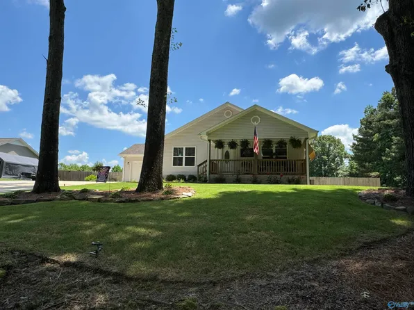135 Cumberlind Dr, Guntersville, AL 35976